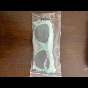 Barbella box sunnies